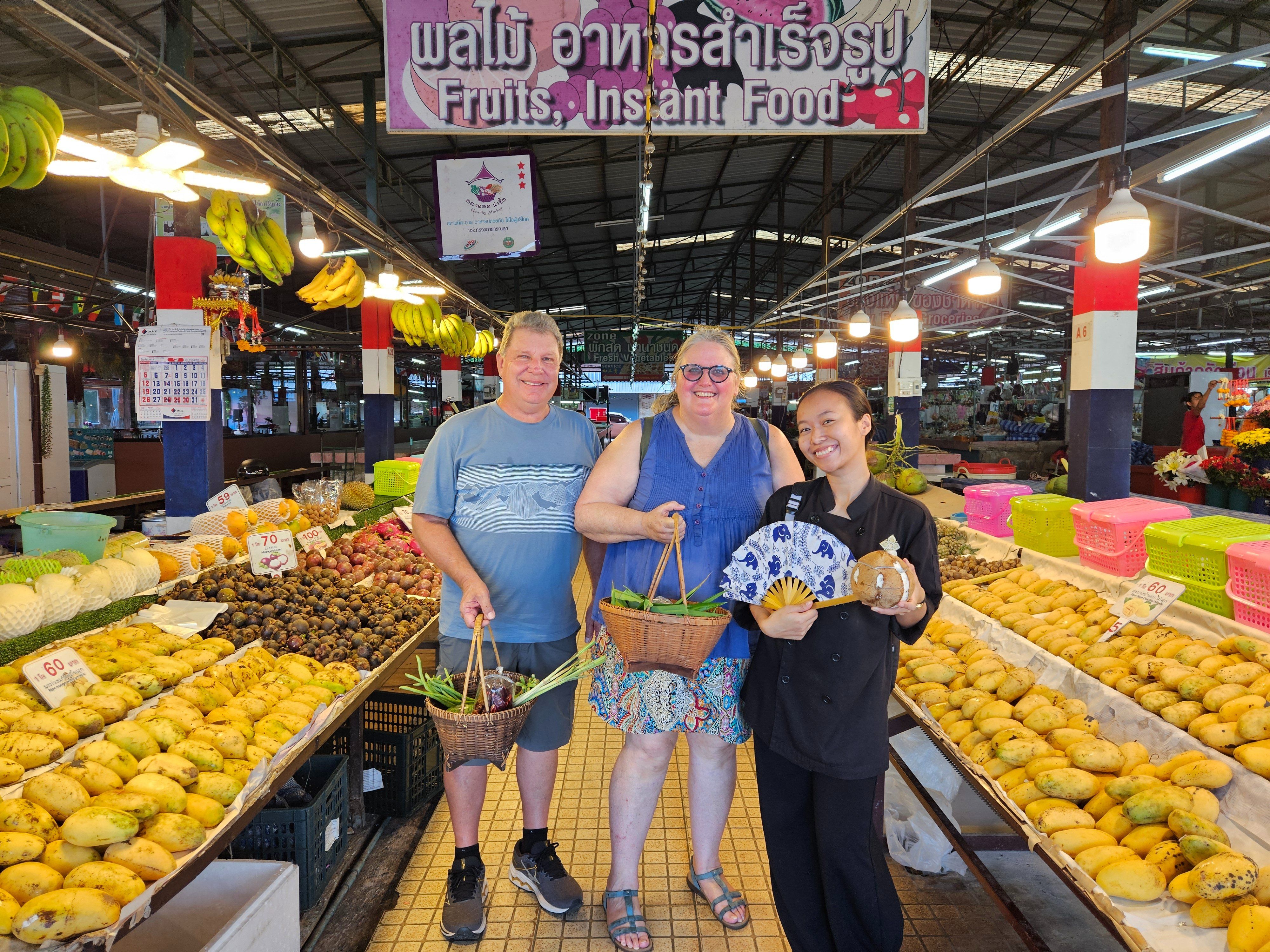 Aula prática de culinária tailandesa e visita ao mercado em Phuket