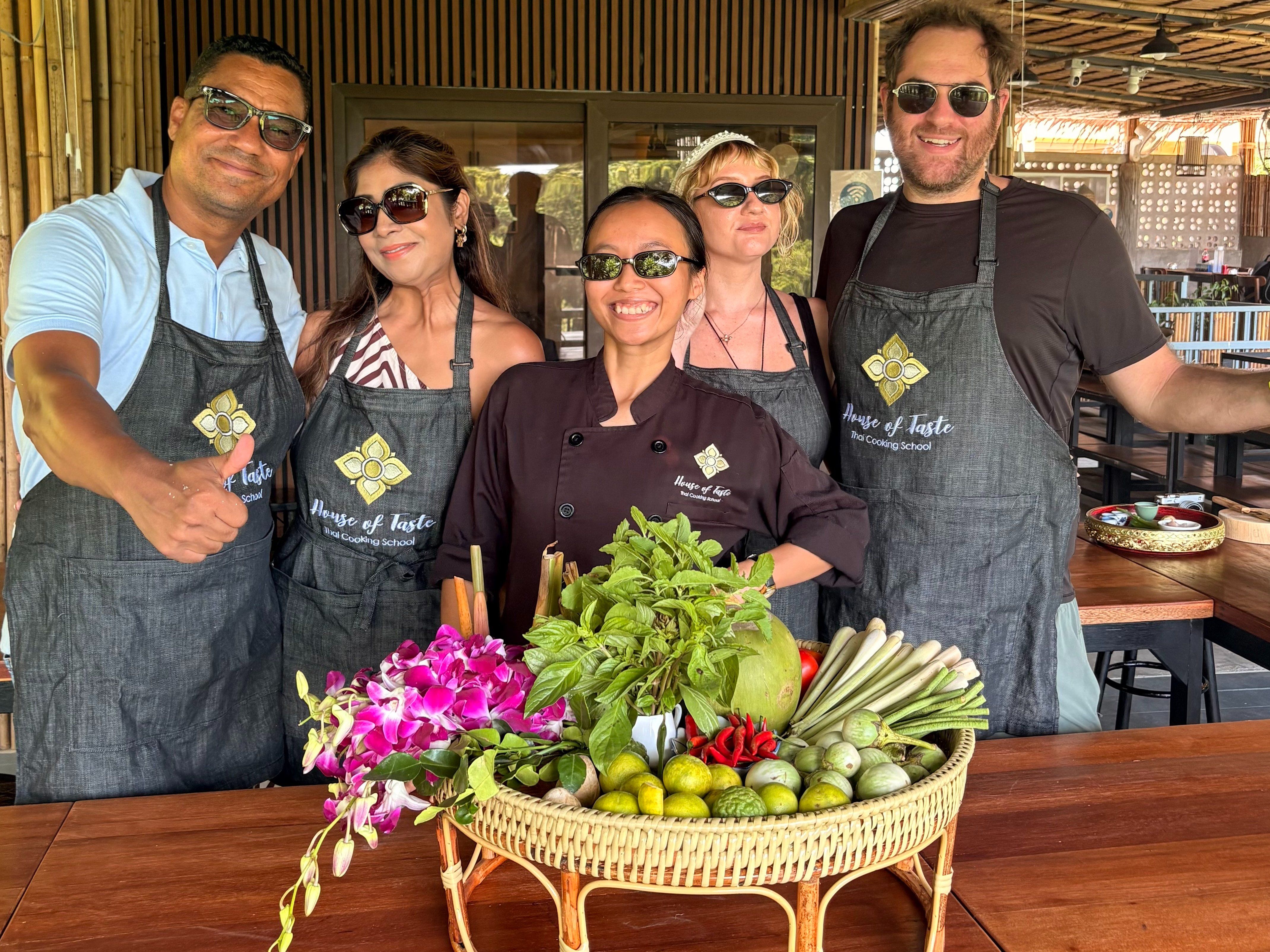 Aula prática de culinária tailandesa e visita ao mercado em Phuket