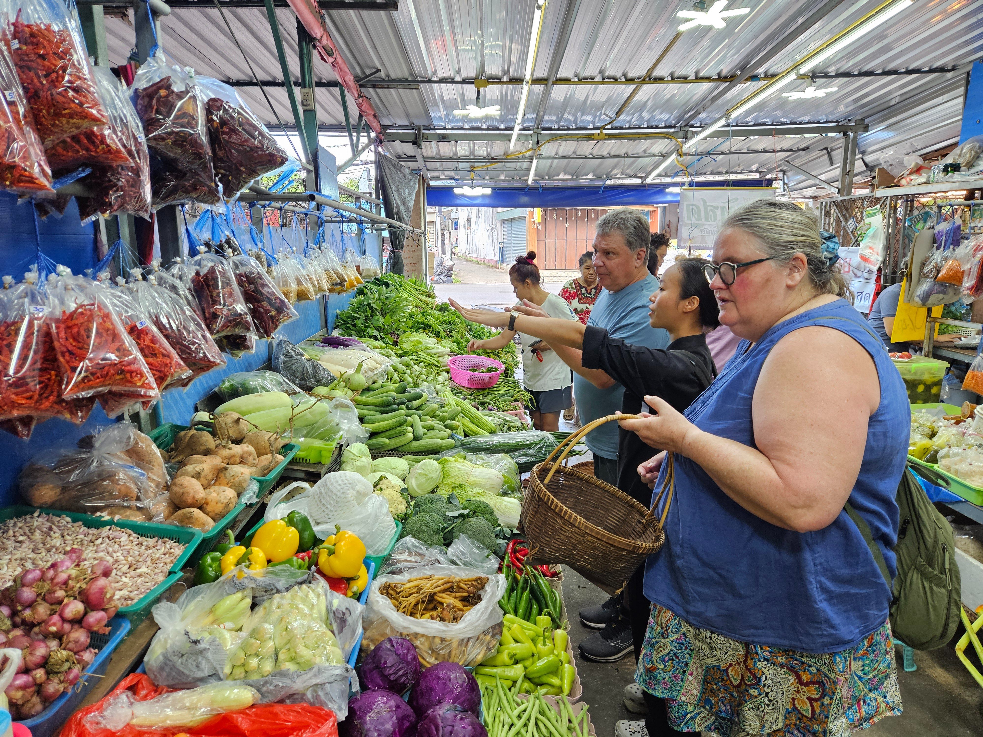 Aula prática de culinária tailandesa e visita ao mercado em Phuket
