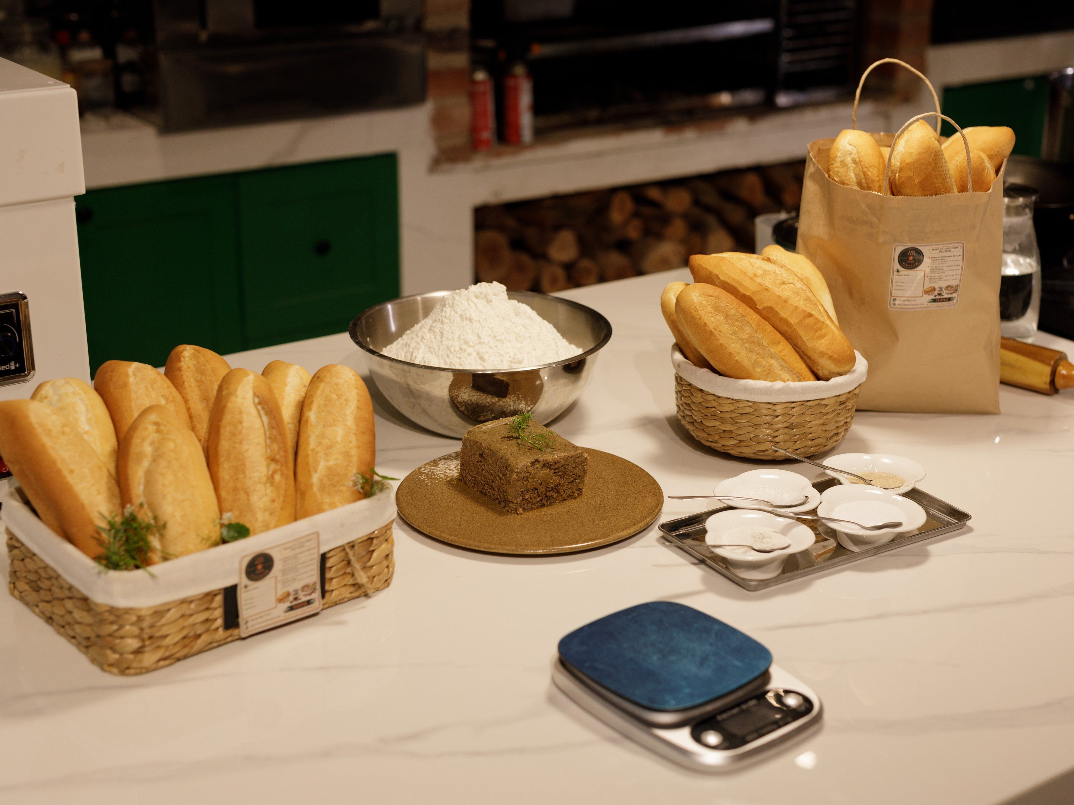 Hanoi Garden Banh Mi Kurs: Teig, Baguette & gegrillte Schweinespieße