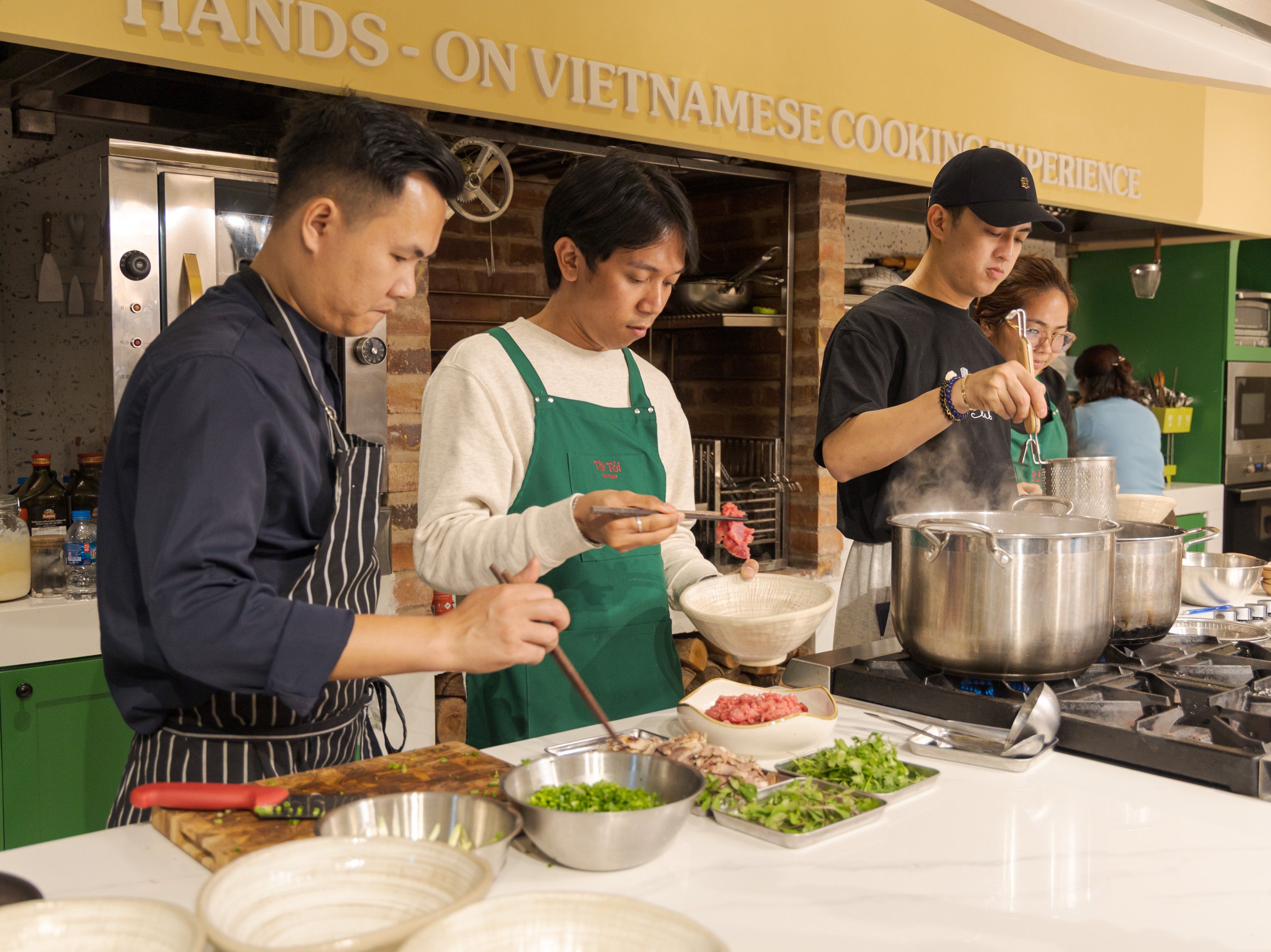 Hanoi Garden Cooking Class & Market Tour: Pho, Bun Cha & Banh Xeo