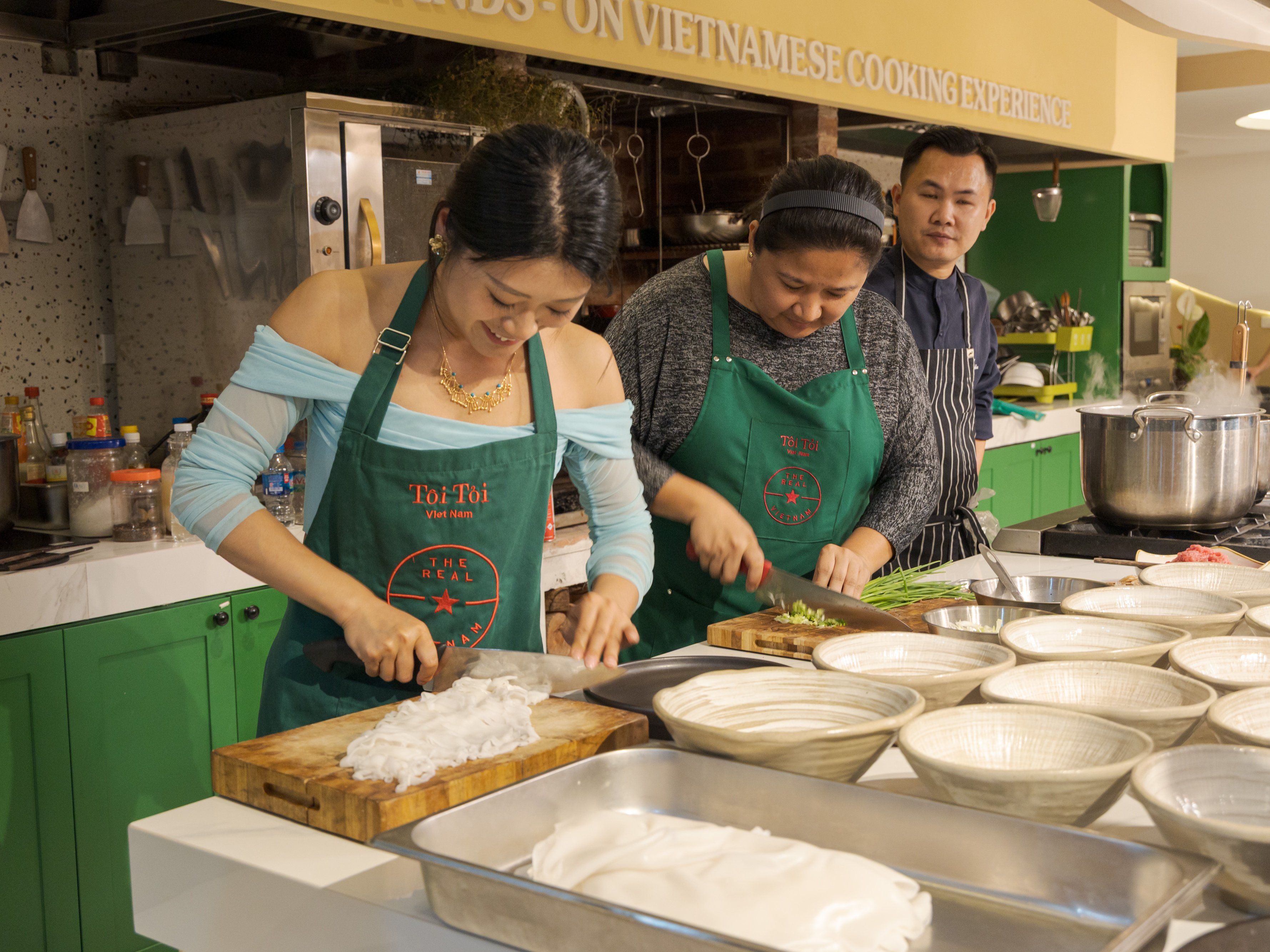 Hanoi Garden Cooking Class & Market Tour: Pho, Bun Cha & Banh Xeo