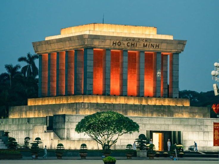 Hanoi by Night: Food, Culture and Flag Ceremony Experience