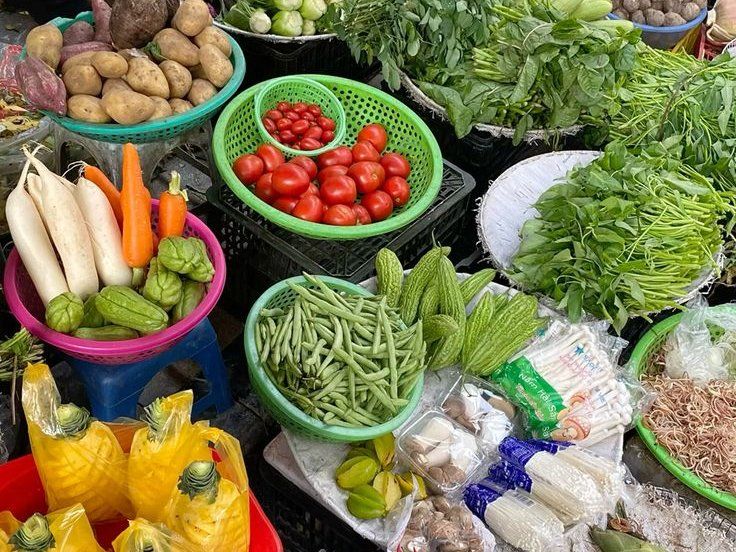 Hanoi by Night: Food, Culture and Flag Ceremony Experience