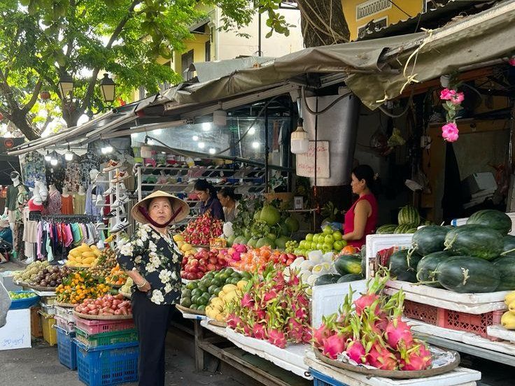 Hanoi by Night: Food, Culture and Flag Ceremony Experience