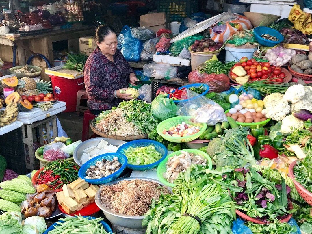 Hanoi by Night: Food, Culture and Flag Ceremony Experience