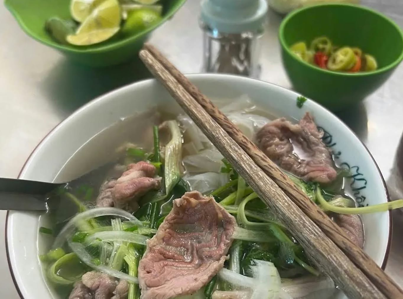 Hanoi Private Street Food Experience with 10 Local Tastings & Drinks