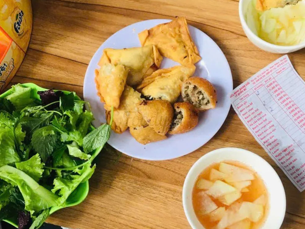 Hanoi Private Street Food Experience with 10 Local Tastings & Drinks