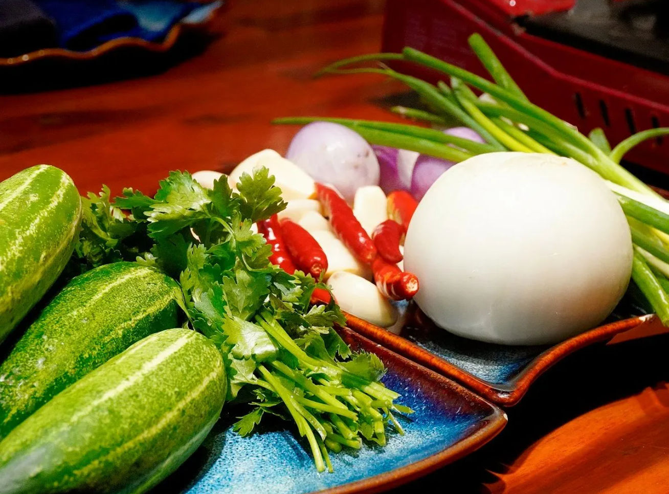 Aula de Bánh Mì vegano em Hanói: Prepare 5 recheios tradicionais e desfrute de chá verde ou café.