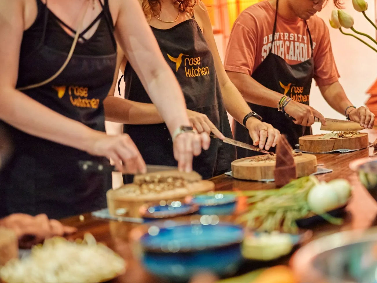 Aula de Bánh Mì vegano em Hanói: Prepare 5 recheios tradicionais e desfrute de chá verde ou café.