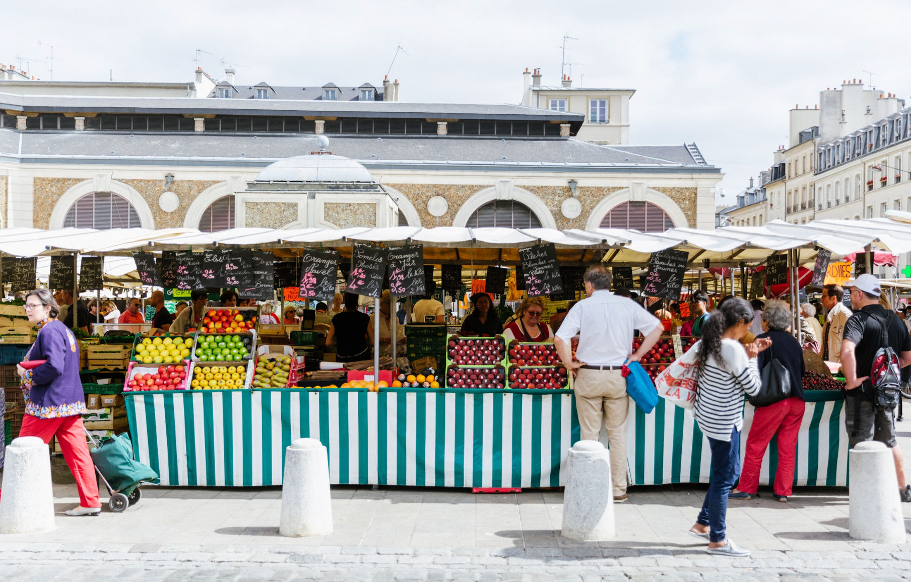Highlight of Versailles Full Day Bike Tour with Royal Gardens, Queens' Hamlet, & Picnic Stop