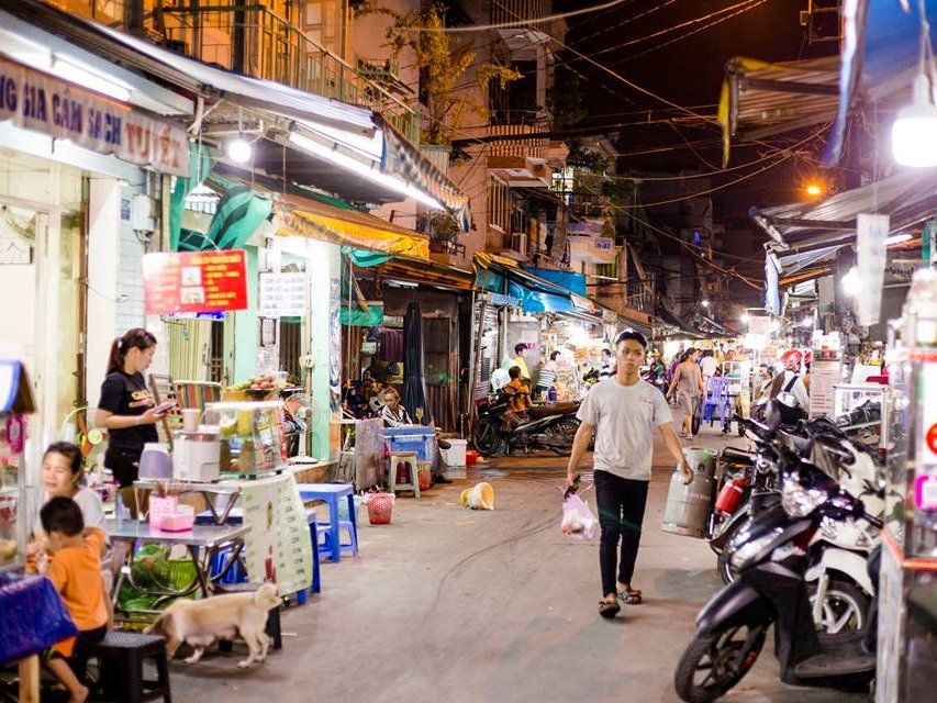 Visite gastronomique privée en moto de nuit