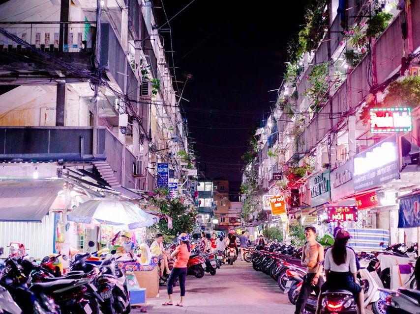 Visite gastronomique privée en moto de nuit