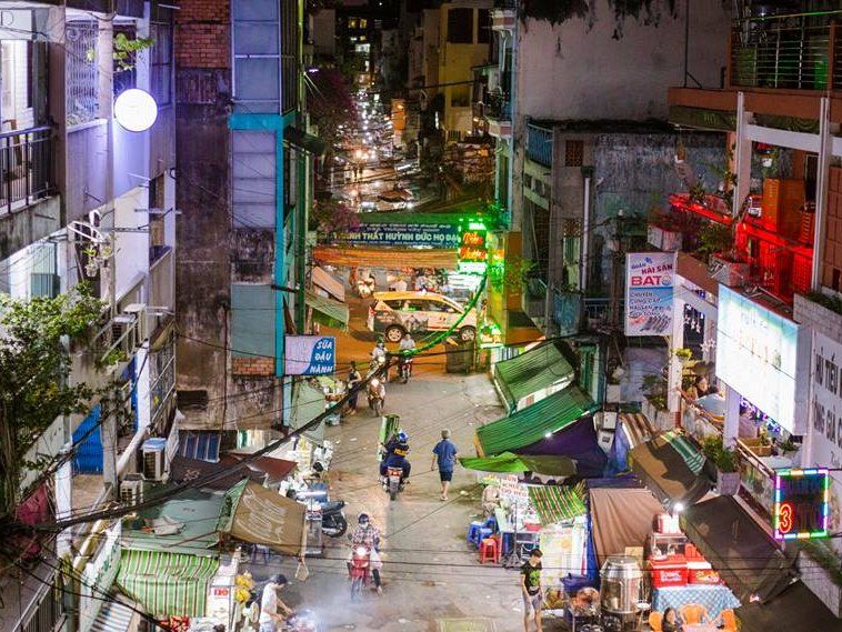 Visite gastronomique privée en moto de nuit