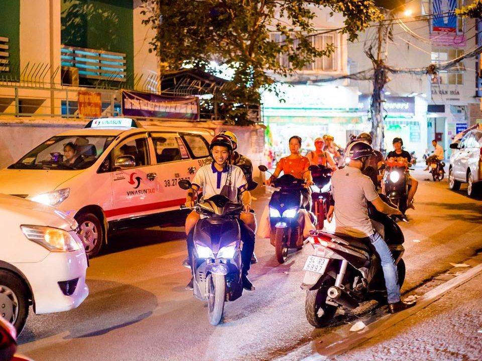 Visite gastronomique privée en moto de nuit