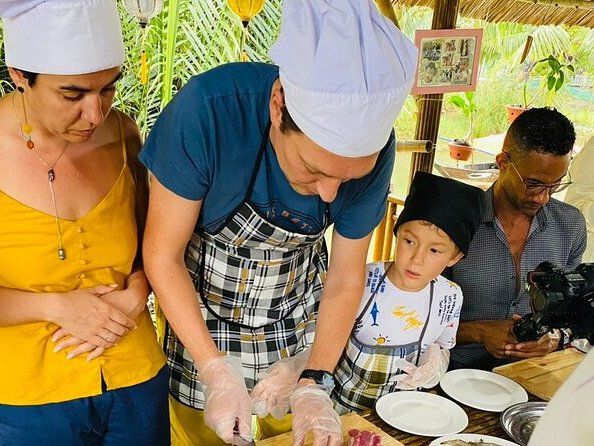 Local Market, Basket Boat and Lantern-Making Experience with Culinary Class in Hoi An