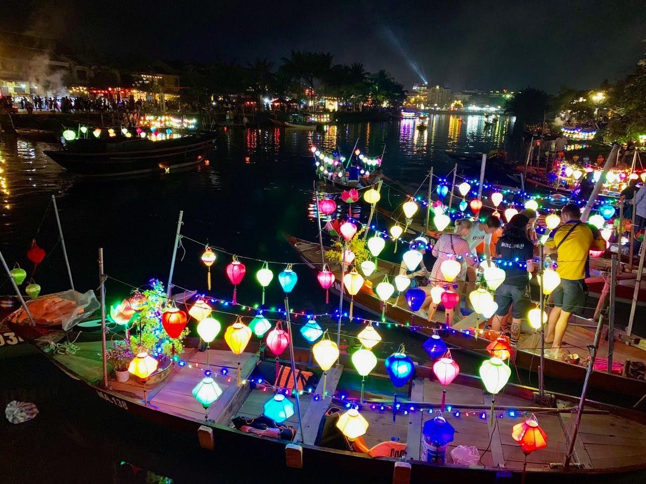 Hoi An Night Tour (Includes Home-Cooked Meal, Boat Trip and Foot Massage)
