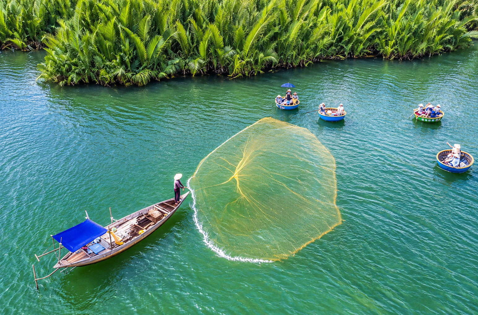 Hoi An Riverside Cooking Class with Market Tour, Basket Boat & Fishing