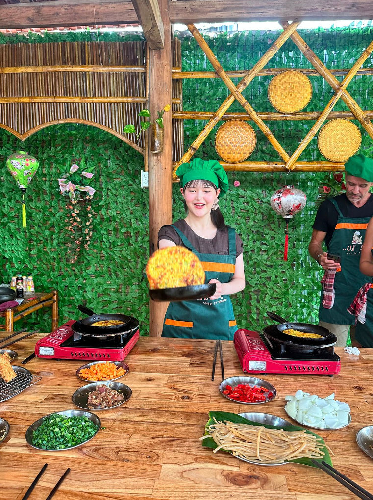 Hoi An Riverside Cooking Class with Market Tour, Basket Boat & Fishing