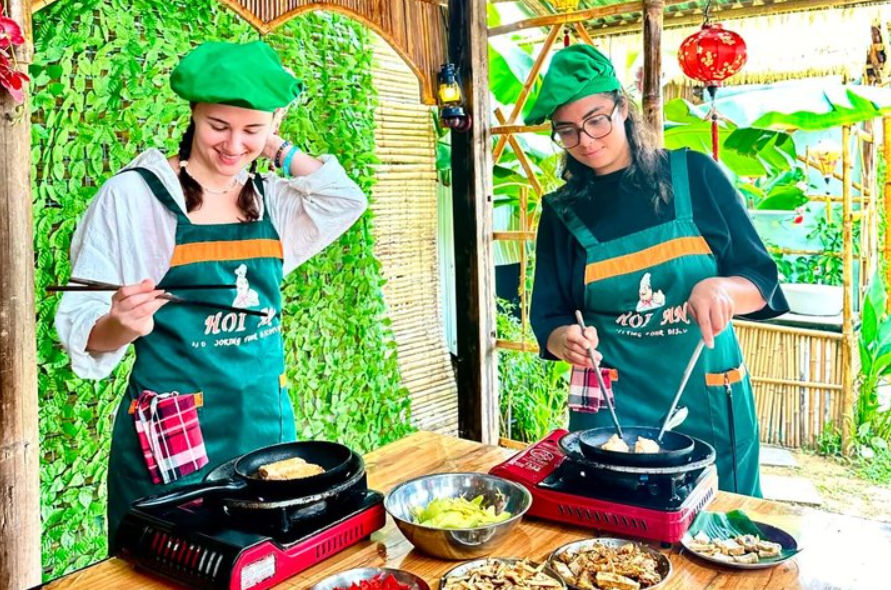 Hoi An Riverside Cooking Class with Market Tour, Basket Boat & Fishing