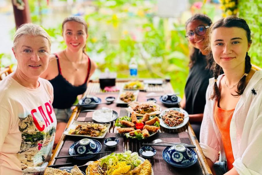Hoi An Riverside Cooking Class with Market Tour, Basket Boat & Fishing
