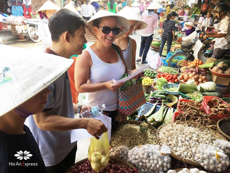 Vietnam Home Cooking Expert with Authentic Markets Experiences