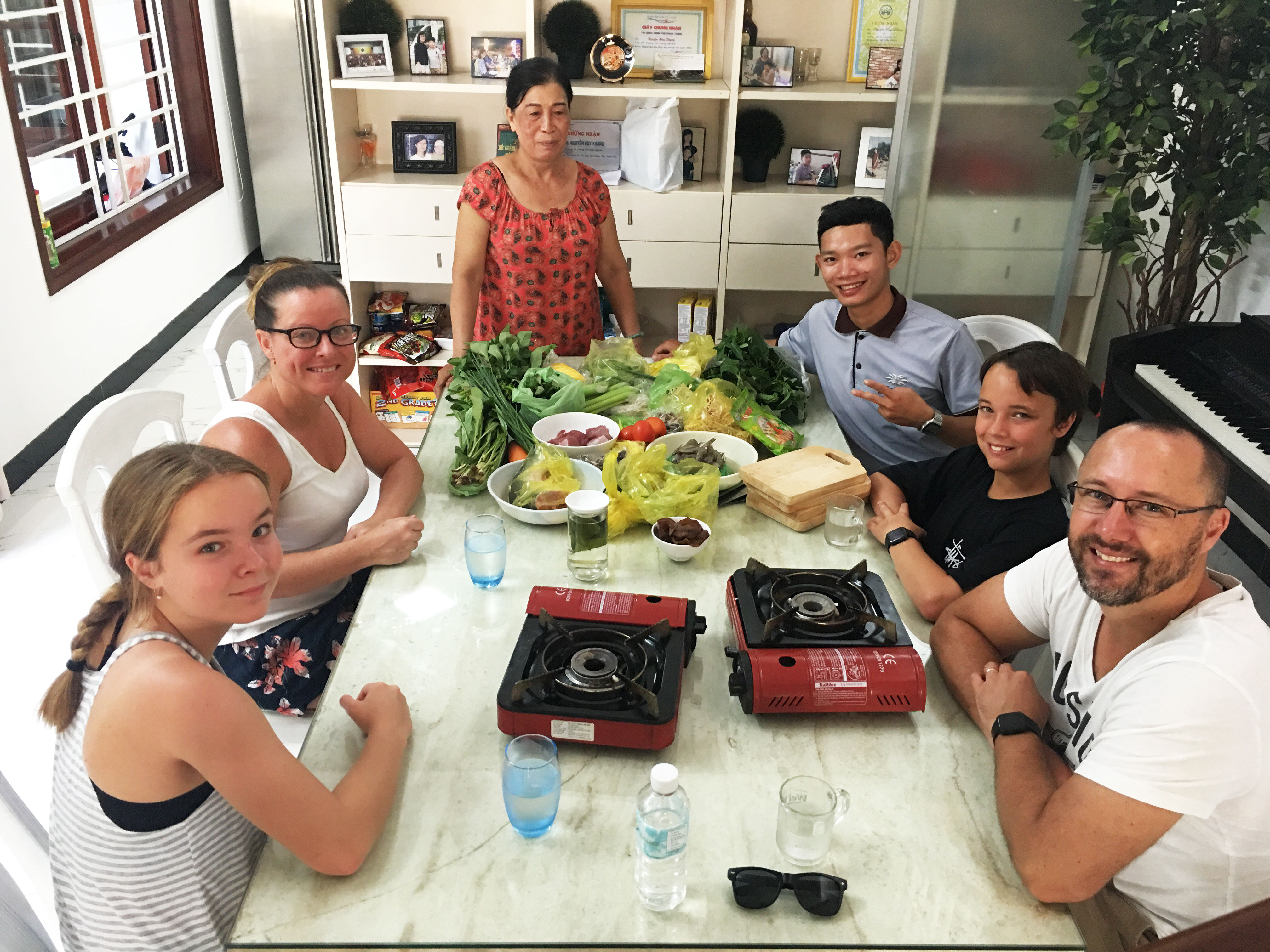 Cuisine vietnamienne maison avec un expert, visite du marché et excursion en bateau sur la rivière Hoai.