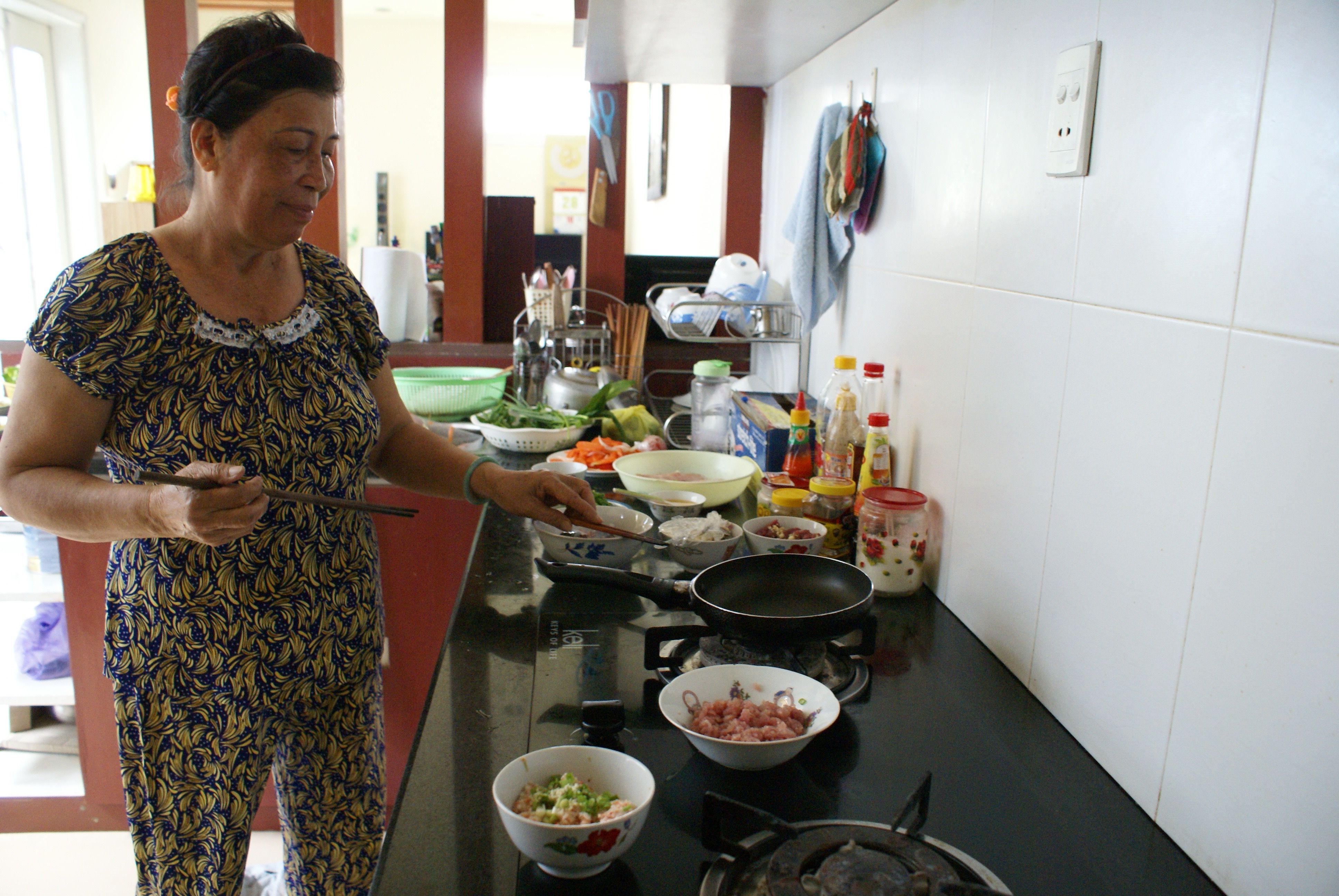 Cuisine vietnamienne maison avec un expert, visite du marché et excursion en bateau sur la rivière Hoai.