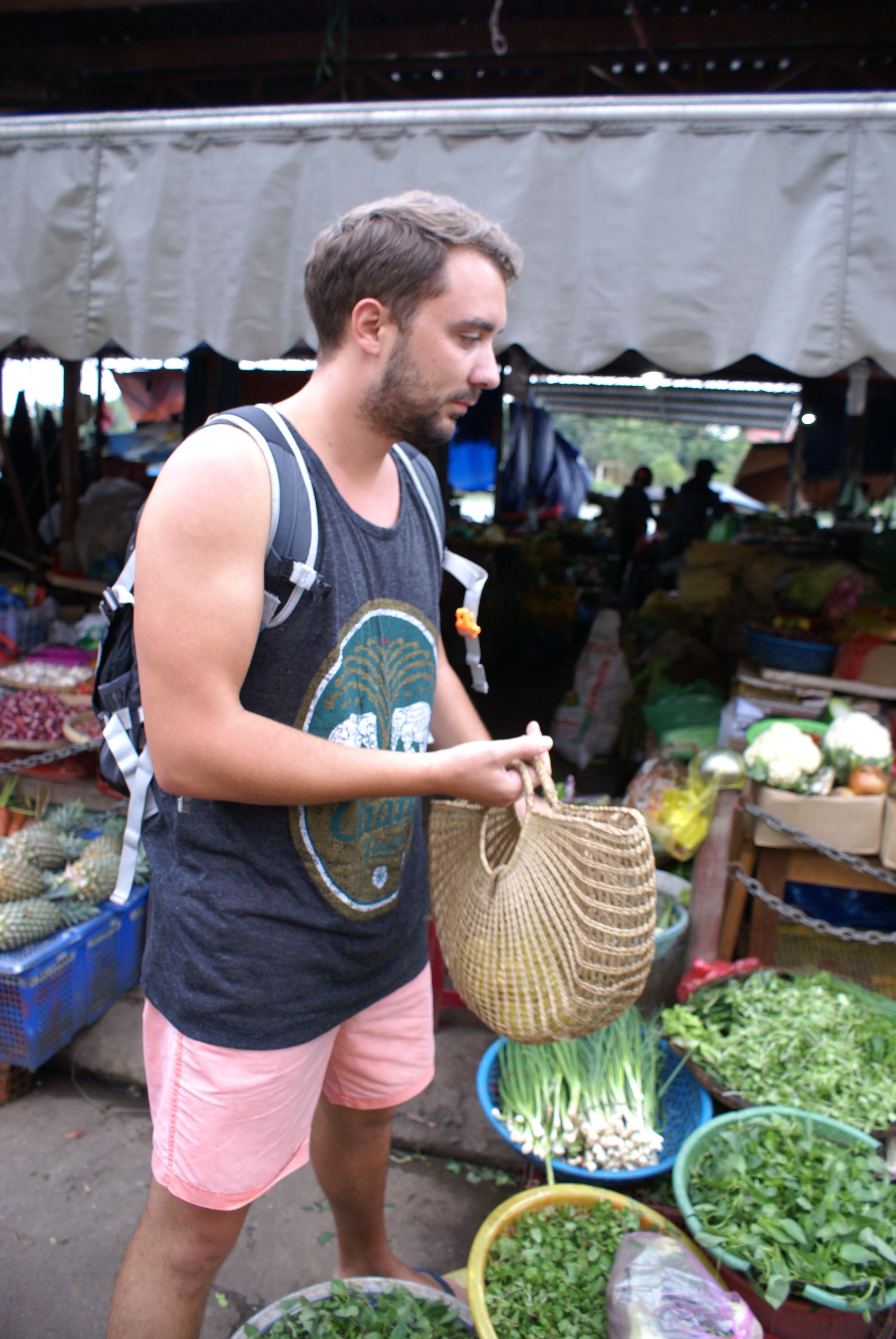 Cuisine vietnamienne maison avec un expert, visite du marché et excursion en bateau sur la rivière Hoai.
