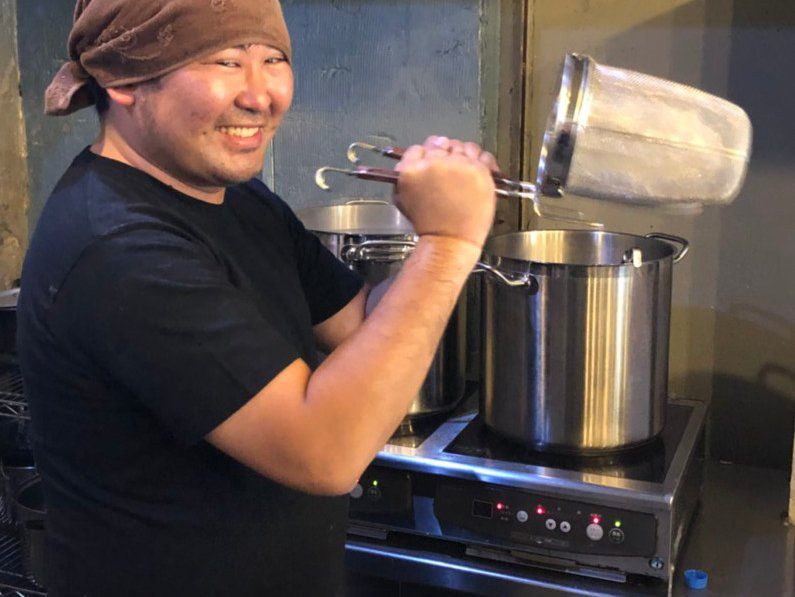Authentische japanische Küche: Hausgemachte Ramen von Grund auf