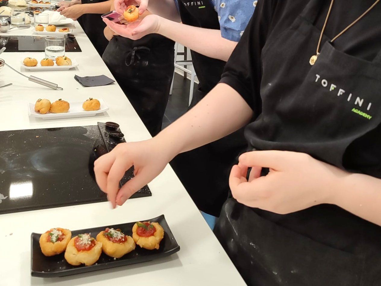 Cours pratique de pizza à Naples : Margherita, calzone frit et bien plus encore