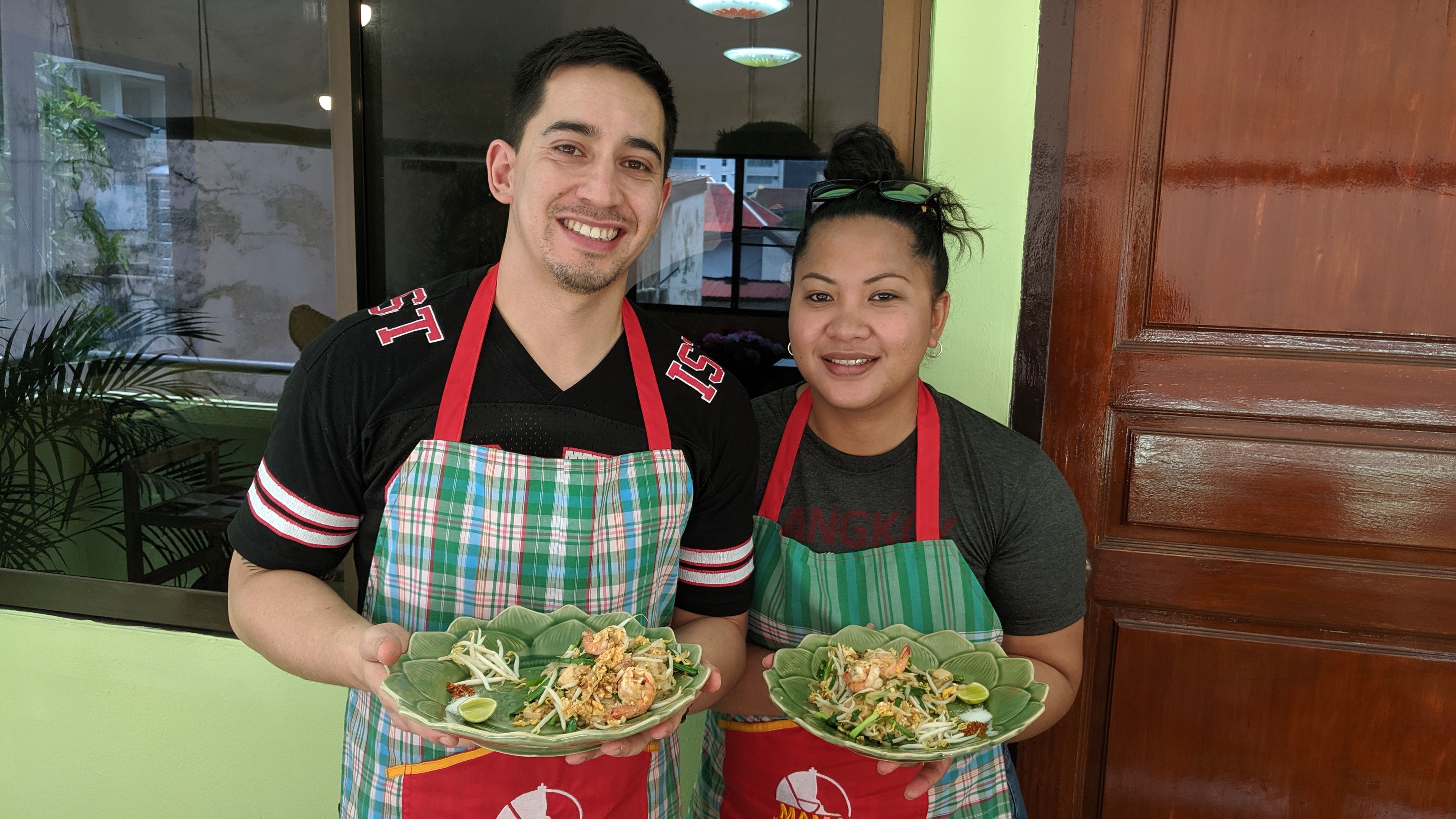 mama-makes-me-meal-homemade-thai-cooking-class-with-market-tour-book