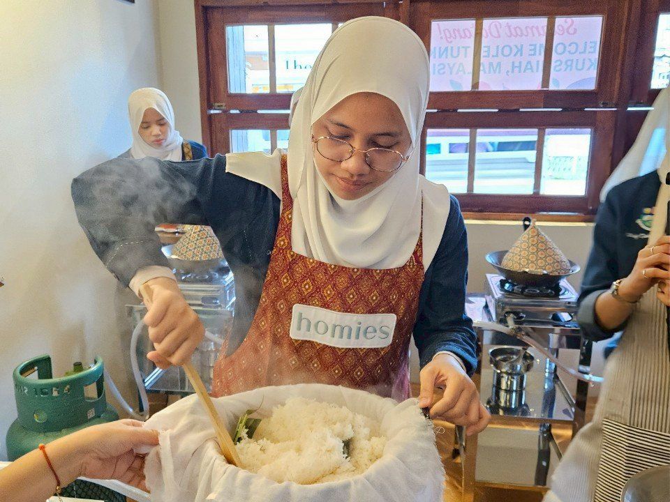 Mango Sticky Rice Magic: A Sweet Thai Dessert Workshop with Homies