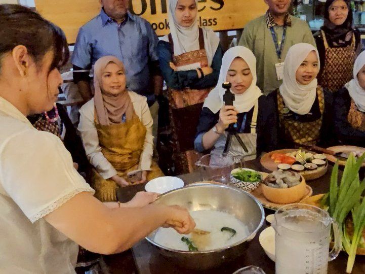 Mango Sticky Rice Magic: A Sweet Thai Dessert Workshop with Homies