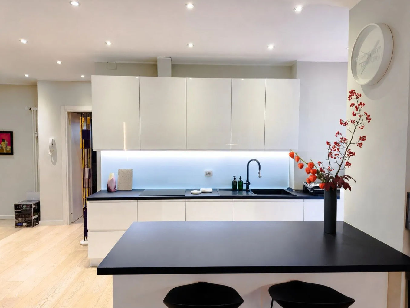 Interactive Italian Cooking Class in an Artsy Apartment