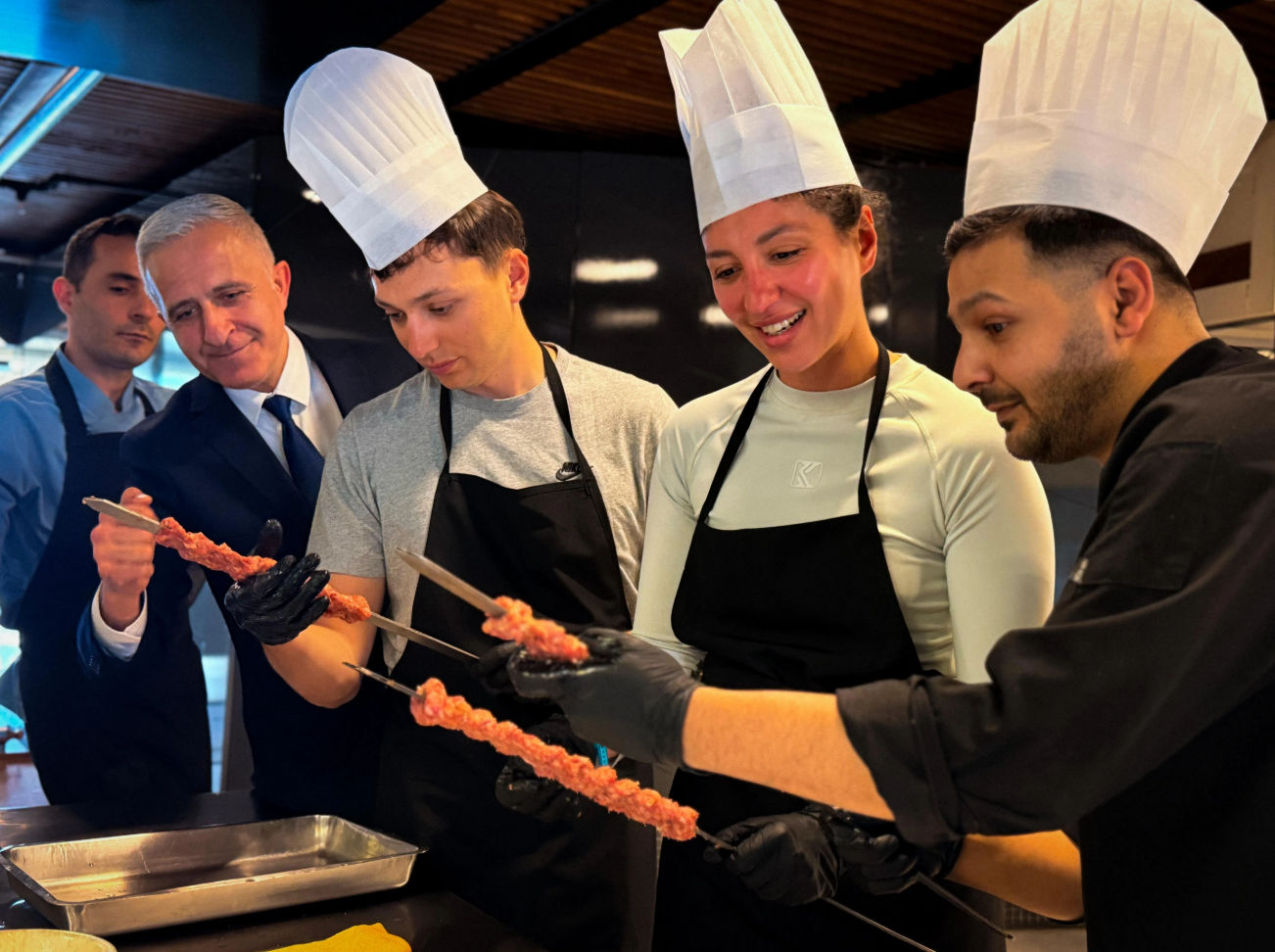 Istanbul: Een traditionele Turkse pizza- en kebabbereidingservaring