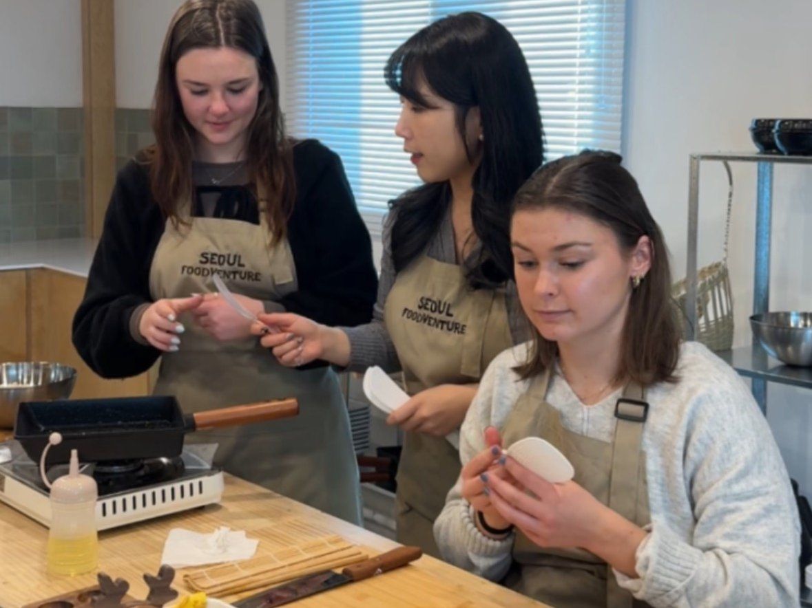 Korean Cuisine Class with Local Market Grocery Experience