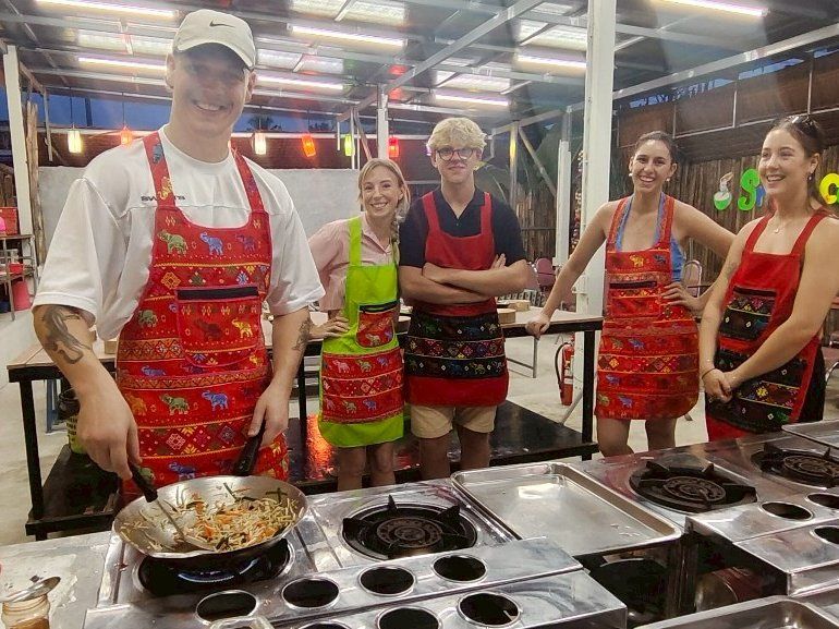 Krabi: Authentic Thai Cooking Class with Local Chef & Free Hotel Transfers