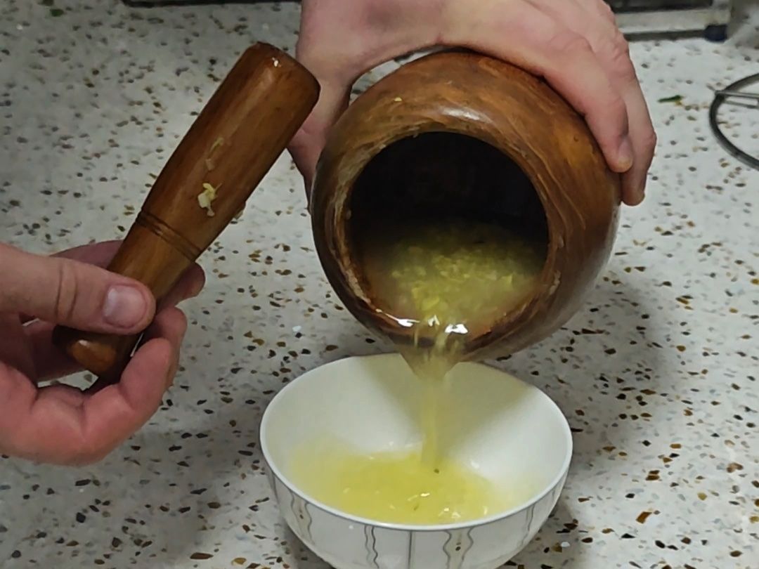 Apprenez à cuisiner des nouilles froides et des pommes de terre à dents de loup dans une maison locale