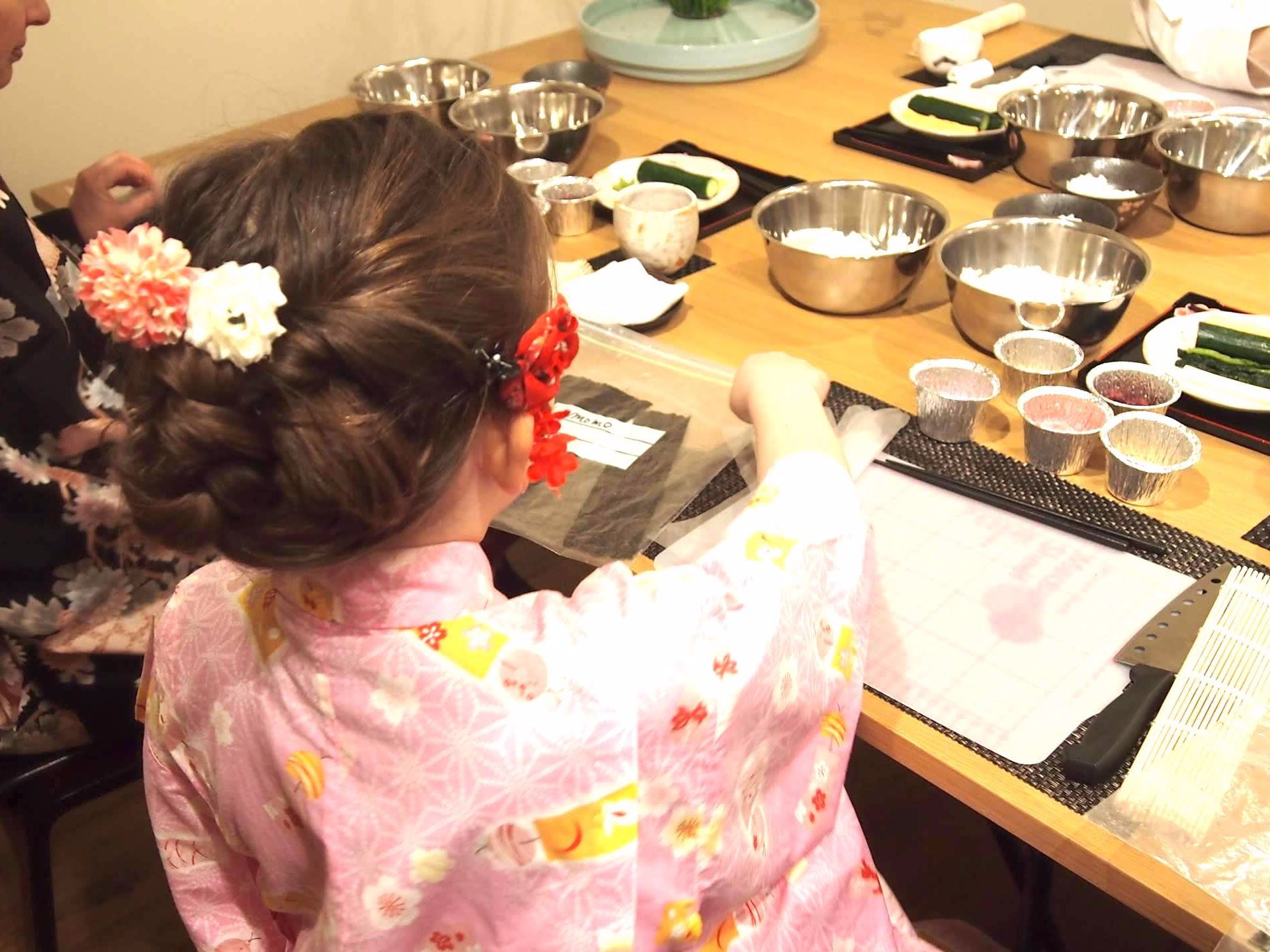 SAKURA Learn How to Make Decorative Sushi Rolls with 