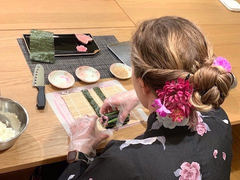 SAKURA Learn How to Make Decorative Sushi Rolls with 