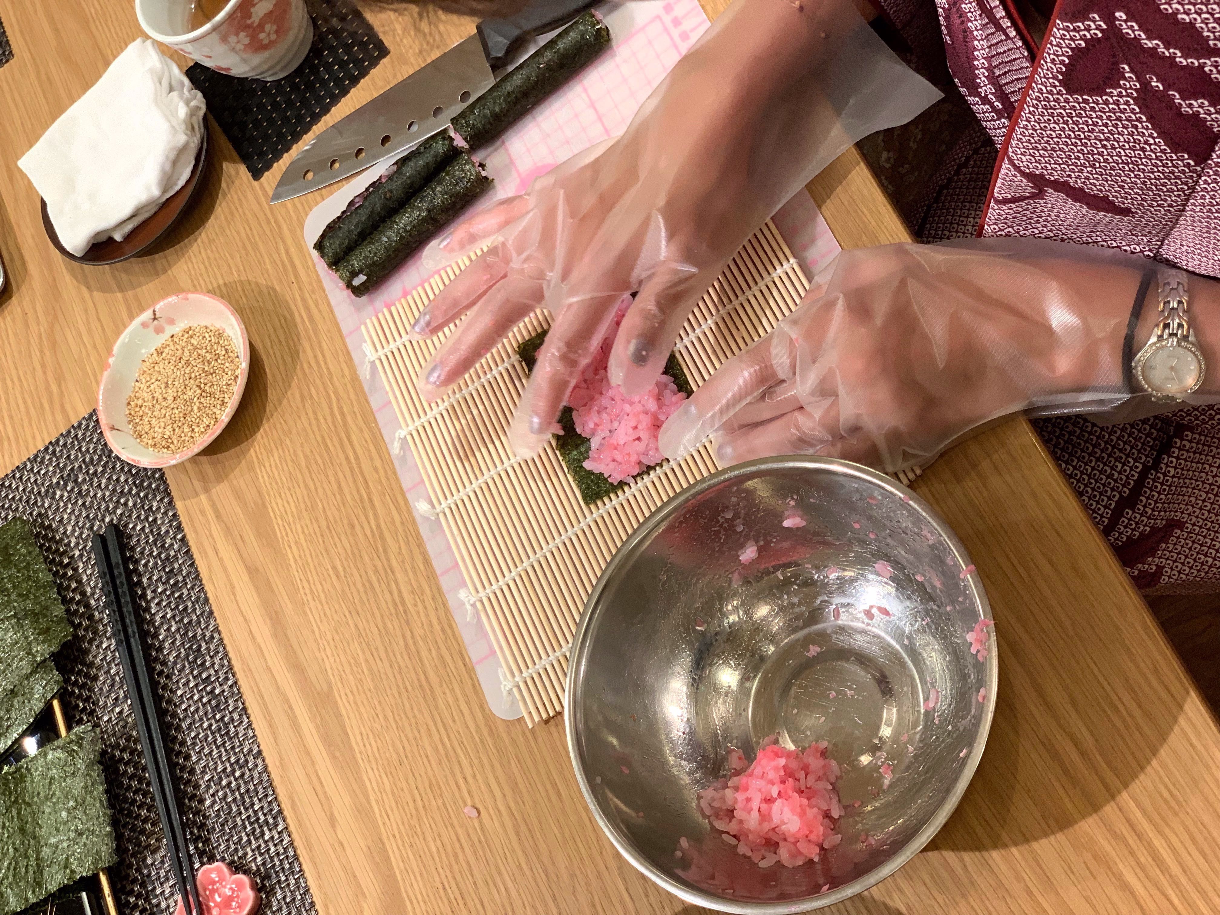 SAKURA Learn How to Make Decorative Sushi Rolls with 