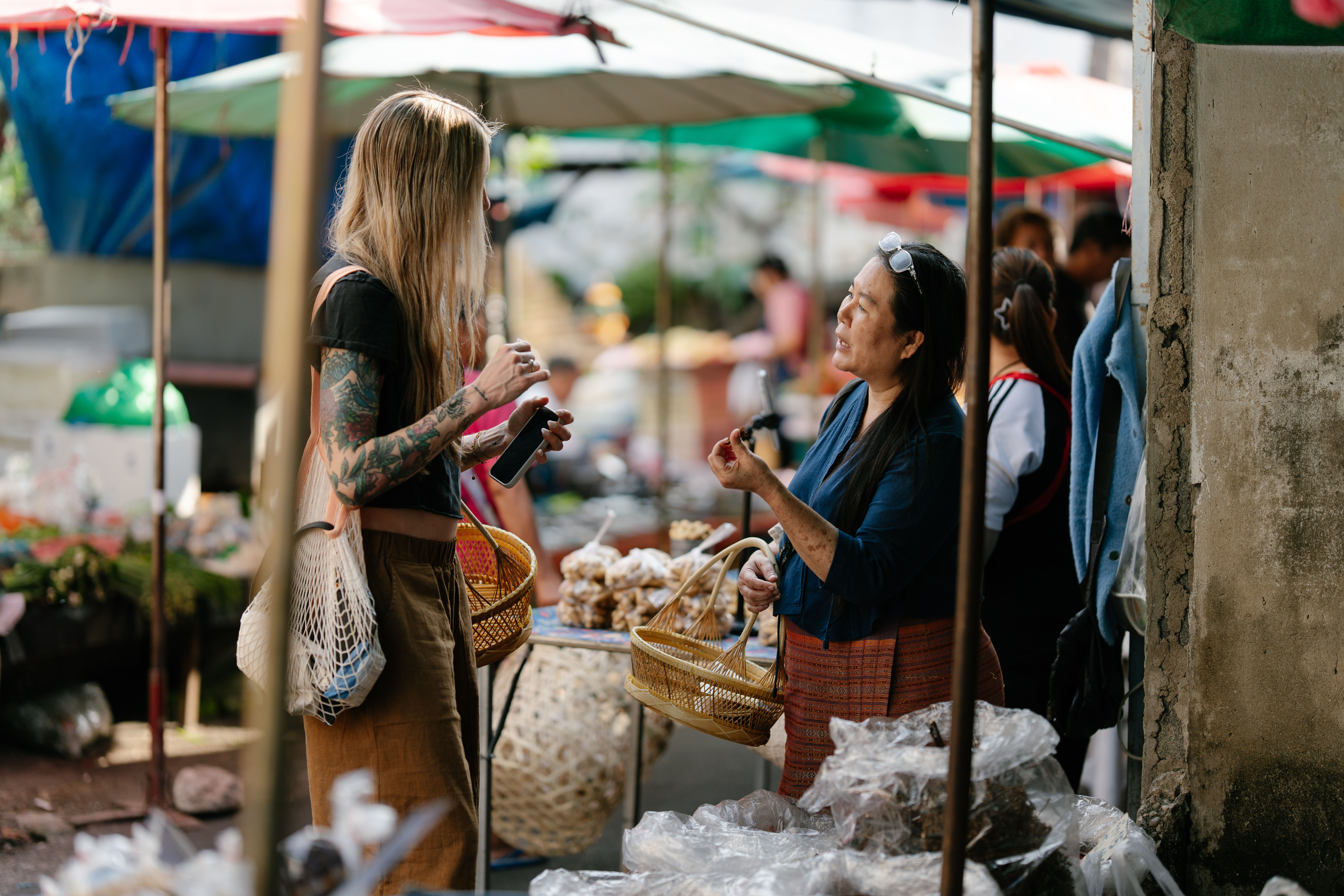 Découvrez les méthodes de cuisine traditionnelles Lanna grâce à une visite du marché et des histoires locales.
