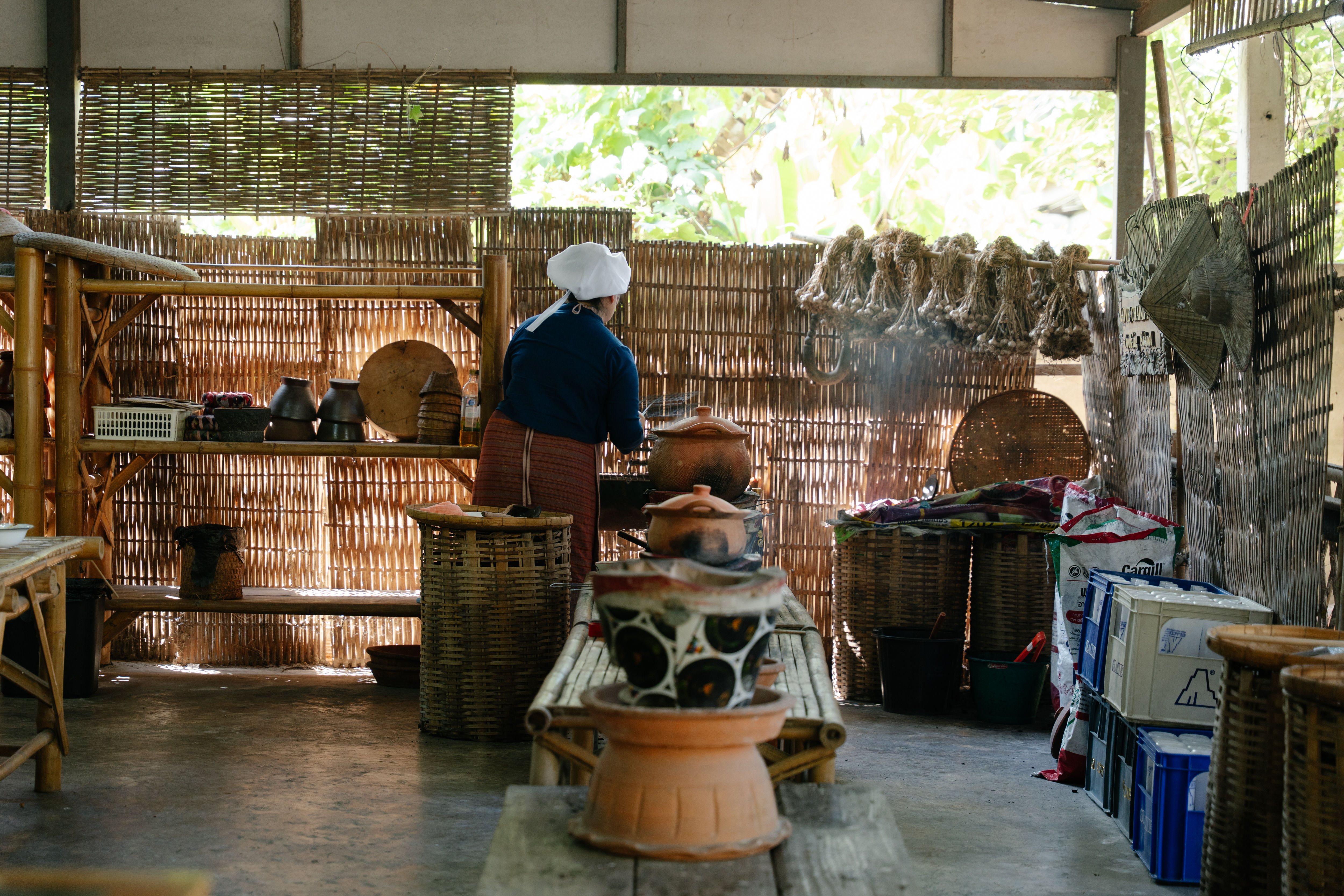 Découvrez les méthodes de cuisine traditionnelles Lanna grâce à une visite du marché et des histoires locales.