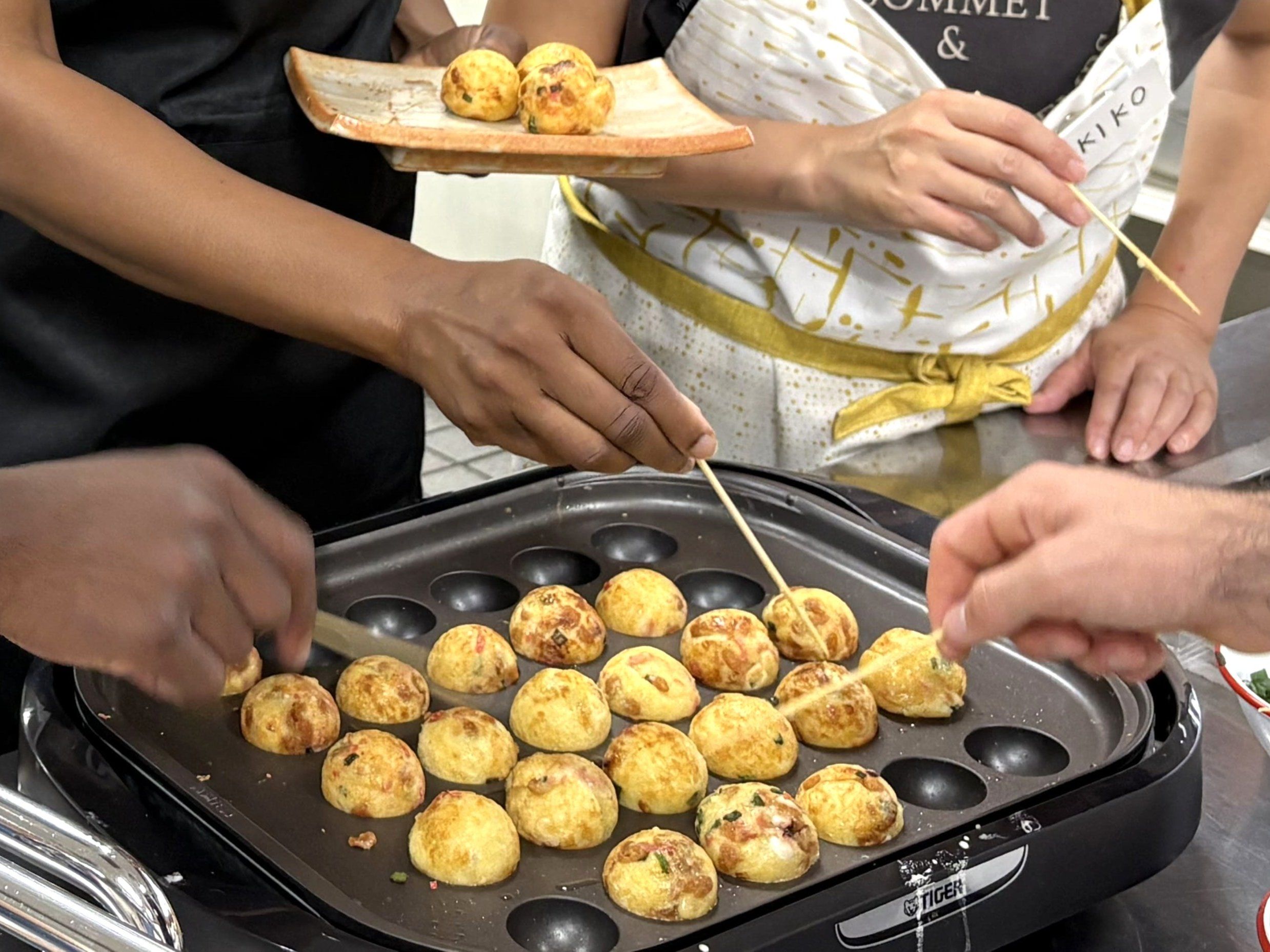 Mari bersenang-senang membuat Takoyaki Jepang yang terkenal di Nagoya!