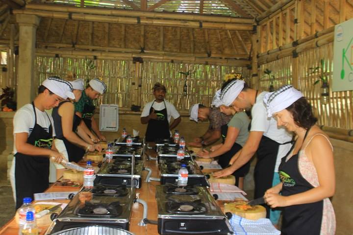 Exclusive Authentic Balinese Cooking in a Balinese Family Home