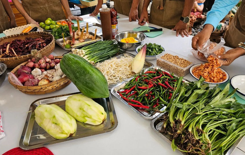 Cooking Experience with Market Tour and Experience Thai Herbal Tea Tasting