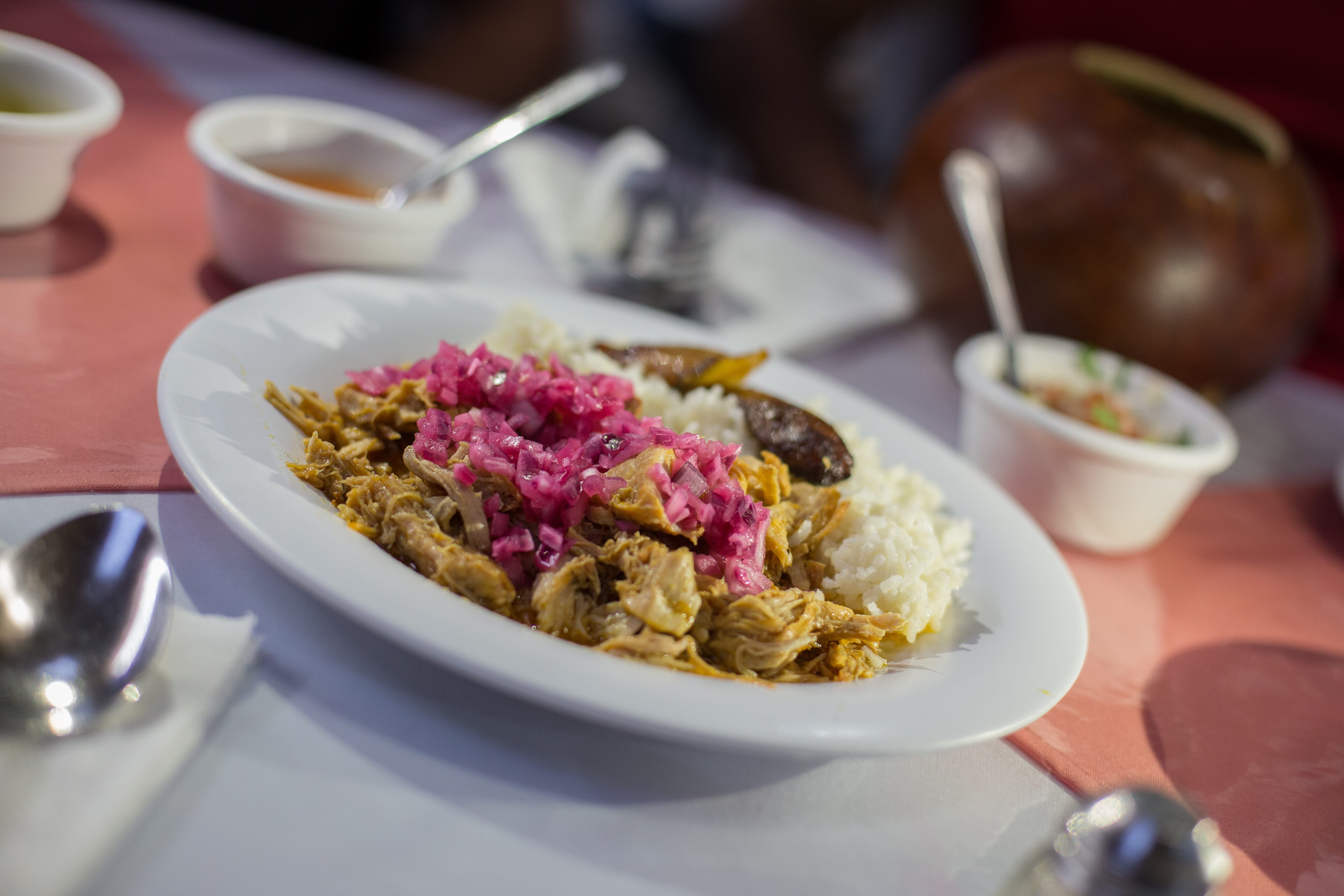 Tacos and Beer Tour in Cancun with Live Mariachi Show and Night Market Visit