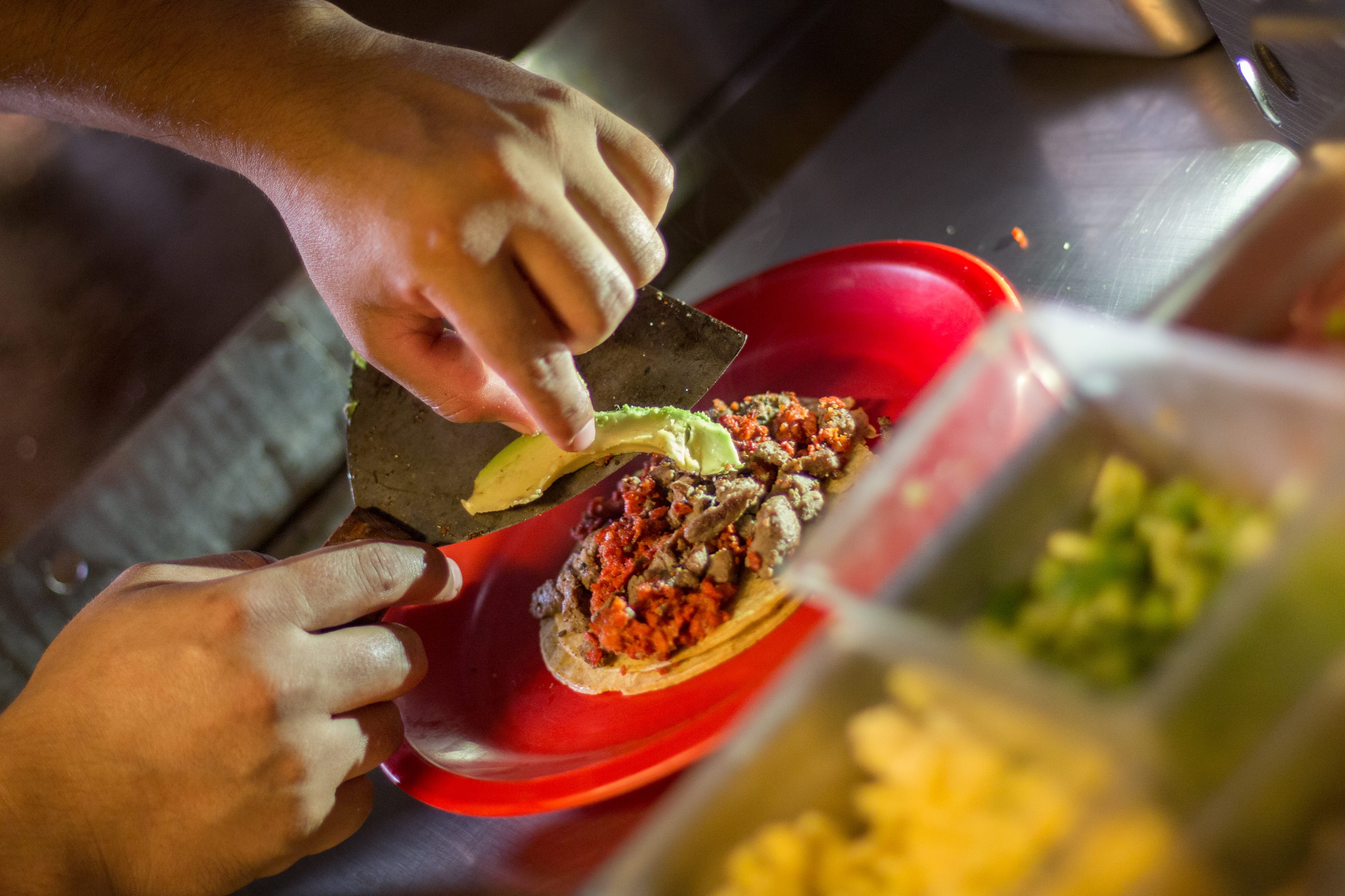 Tacos and Beer Tour in Cancun with Live Mariachi Show and Night Market Visit