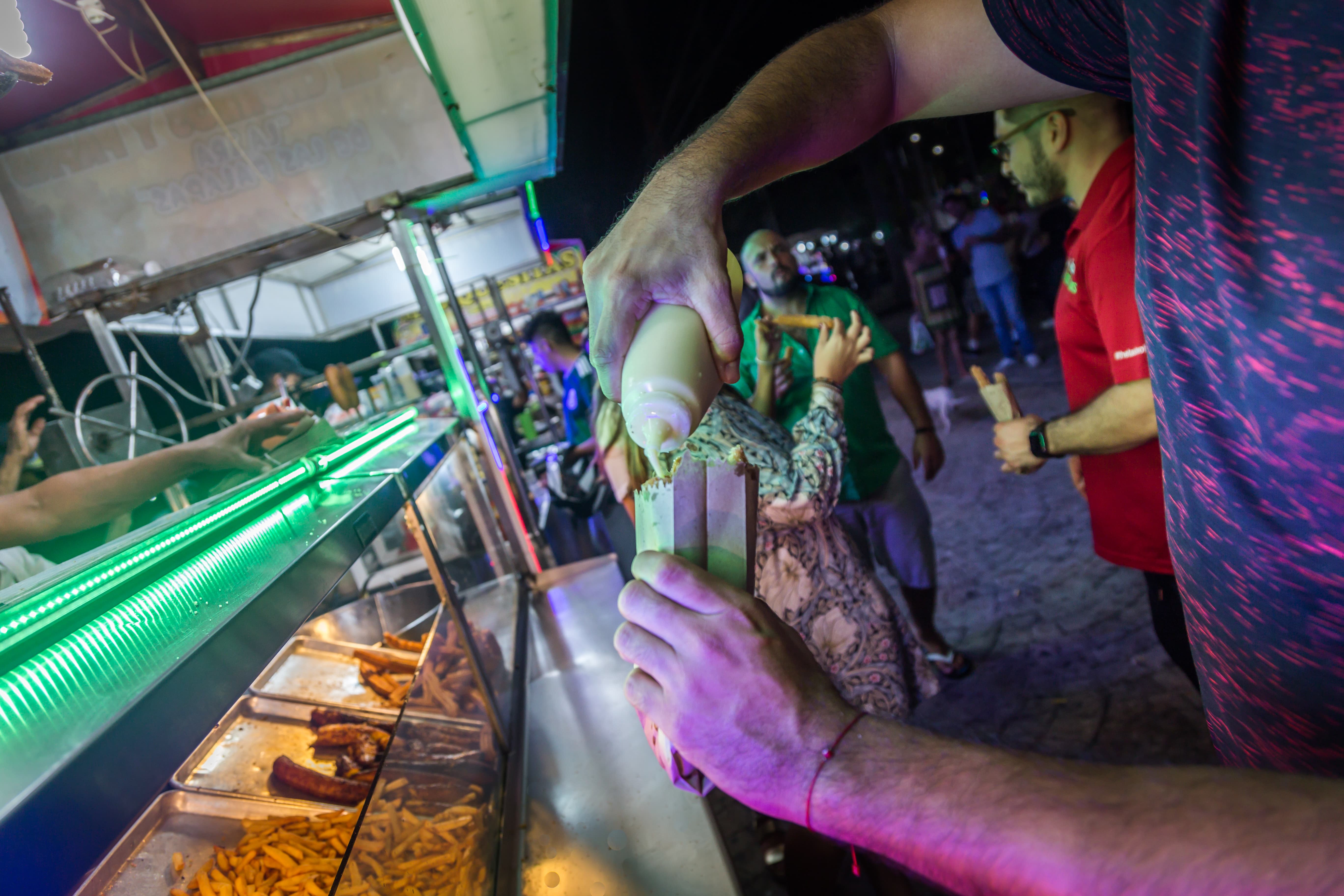 Tacos and Beer Tour in Cancun with Live Mariachi Show and Night Market Visit
